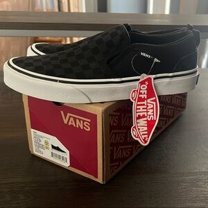 Vans Black and White Checkered Slip-Ons New with tags, size BIG KIDS 4